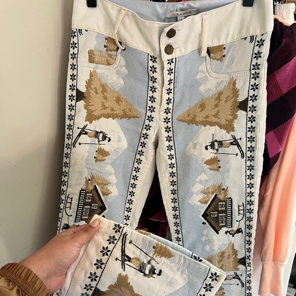 Alice+Olivia White Ski Season Embroided Low Rise Boot Cut Jeans ❄️🏂 - Picture 2 of 4